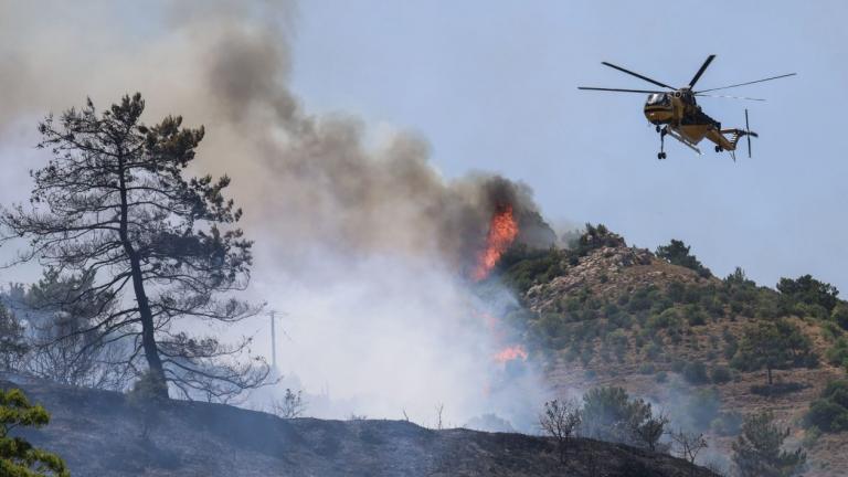 Χίος: Μαίνεται σε τρία μέτωπα η πυρκαγιά - Διαδοχικά μηνύματα του 112 για απομάκρυνση των πολιτών
