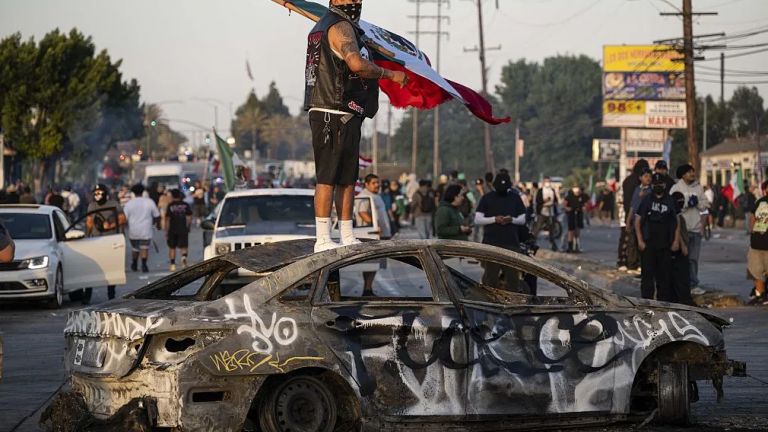 Λος Άντζελες: Σκηνές εμφυλίου μετά τις συλλήψεις μεταναστών - Νέες δυνάμεις της εθνοφρουράς στέλνει ο Τραμπ - Το χρονικό της έντασης
