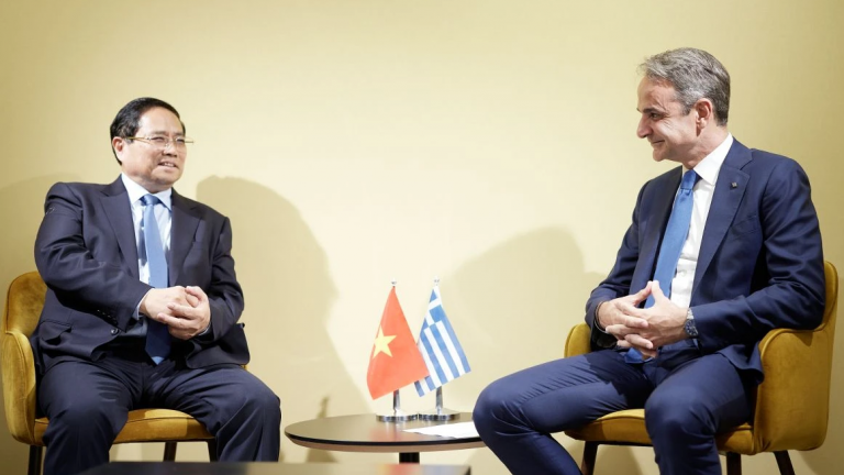 Συνάντηση Μητσοτάκη με τον πρωθυπουργό του Βιετνάμ - Επίσημη πρόσκληση να επισκεφθεί το Ανόι