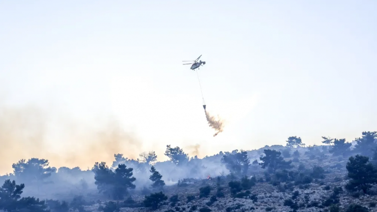 Χίος: Βελτιωμένη εικόνα -Περιορίστηκαν τα ενεργά μέτωπα της πυρκαγιάς