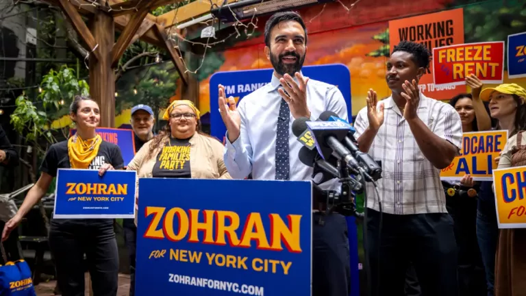 Νέα Υόρκη: Υποψήφιος δήμαρχος ο αριστερός Δημοκρατικός, Ζοχράν Μαμντάνι, κέρδισε τον Κουόμο στις εσωκομματικές 