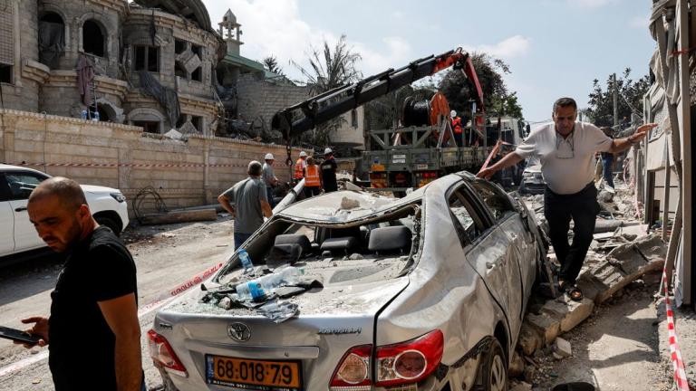 Σύγκρουση στη Μέση Ανατολή: Νέα ομοβροντία βαλλιστικών πυραύλων από το Ιράν στο Ισραήλ με τουλάχιστον 5 νεκρούς και 90 τραυματίες