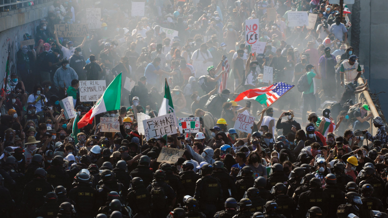 Τρίτο 24ωρο ταραχών στο Λος Άντζελες - Αλληλοκατηγορίες μεταξύ Τραμπ και κυβερνήτη της Καλιφόρνια - Αποκλιμάκωση ζητά ο ΟΗΕ