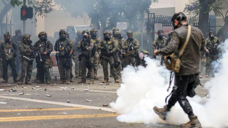 Πεδίο μάχης το Λος Άντζελες: Ανίκανοι κυβερνήτης και δήμαρχος, λέει ο Τραμπ - Καταφτάνει μέσα στις επόμενες 24 ώρες η Εθνοφρουρά