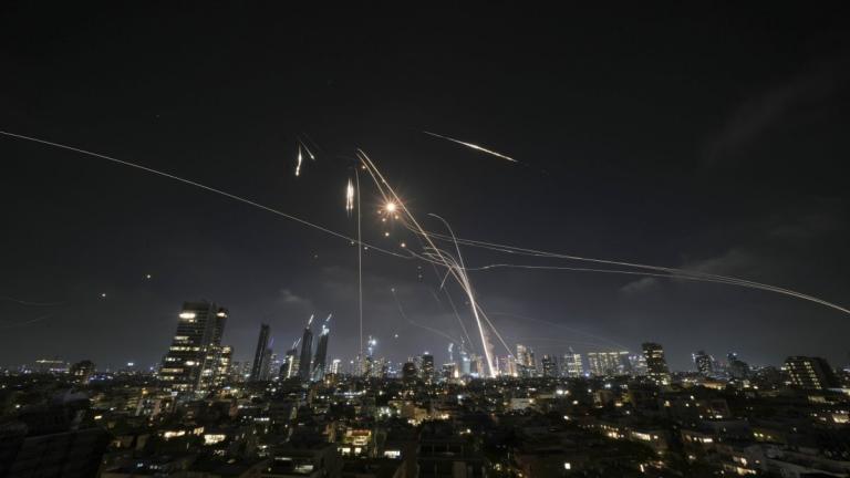 Ιρανική επίθεση στο Ισραήλ με 150 πυραύλους - Εκρήξεις πάνω από Τελ Αβίβ και Ιερουσαλήμ 