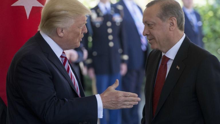 Axios: Τραμπ και Ερντογάν προσπάθησαν να κανονίσουν συνομιλίες με το Ιράν αλλά δεν μπόρεσαν να επικοινωνήσουν με τον Χαμενεΐ