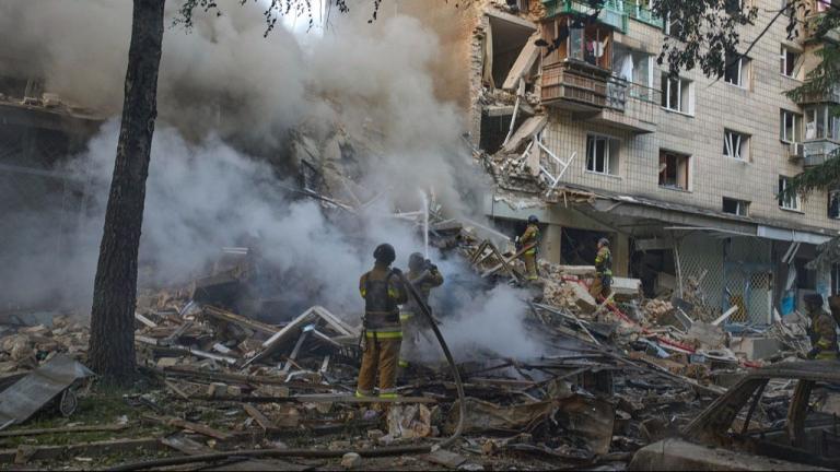 Ουκρανία: 21 νεκροί ο απολογισμός της μαζικής ρωσικής επίθεσης στο Κίεβο