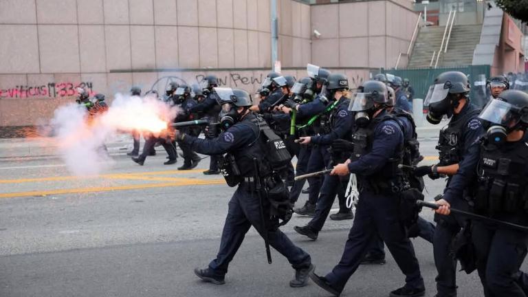 Λος Άντζελες: Κλιμακώνονται οι συγκρούσεις και η κόντρα Τραμπ και Νιούσομ με βαρείς χαρακτηρισμούς — «Ανίκανος» - «Αποτυχημένος δικτάτορας» 