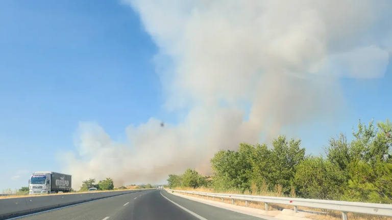 Σε εξέλιξη πυρκαγιά στην Άσσηρο Θεσσαλονίκης - Βελτιωμένη η εικόνα στη Δεσκάτη Γρεβενών