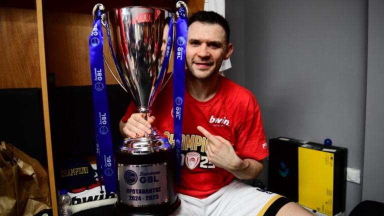 Ολυμπιακός: Για πάντα στον Πειραιά ο Παπανικολάου