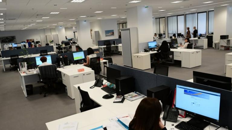 δημοσιος υπάλληλος