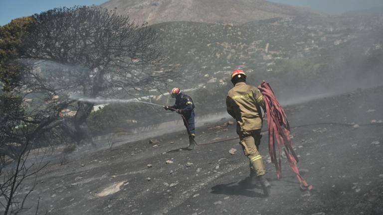Φωτιά στο Κορωπί: Επιχειρούν επίγεια και εναέρια μέσα - Καίγονται σπίτια - Εκκενώνονται οικισμοί