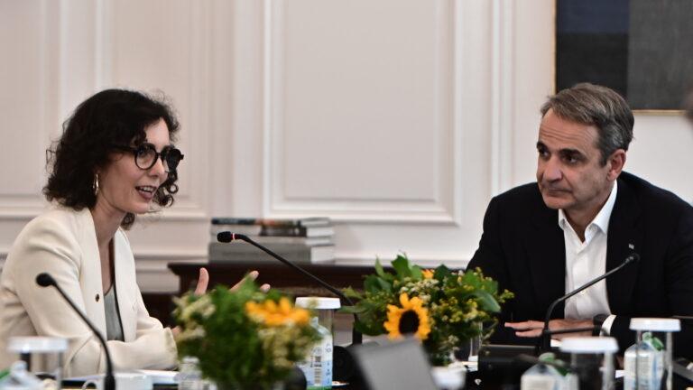 Συνάντηση Μητσοτάκη με την Ευρωπαία Επίτροπο - Στο επίκεντρο το μέτωπο της Πολιτικής Προστασίας