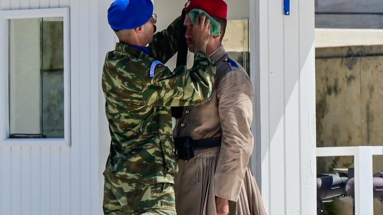 ευζωνας σε καυσωνα