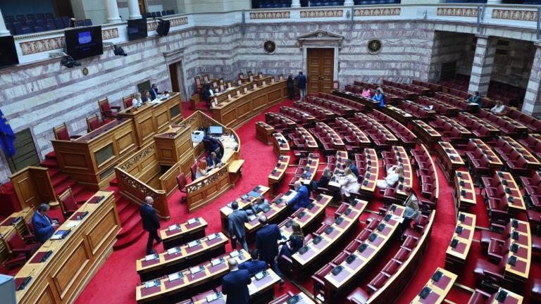 Βουλή: Επεισοδιακή και σε υψηλούς τόνους η συζήτηση για την παραπομπή Καραμανλή - Νέο σόου από τη Ζ. Κωνσταντοπούλου