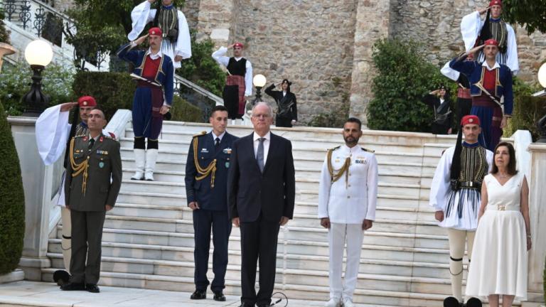 Δεξίωση στο Προεδρικό Μέγαρο για την 51η επέτειο αποκατάστασης της Δημοκρατίας - Τα πολιτικά μηνύματα και η ομιλία Τασούλα