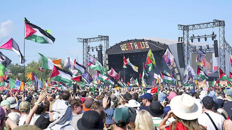Glastonbury: Σάλος με τα συνθήματα κατά του Ισραήλ