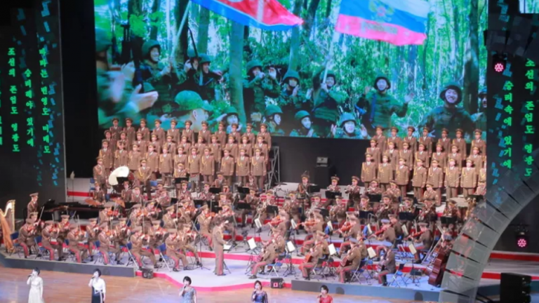 Ο Κιμ Γιονγκ Ουν απέτισε φόρο τιμής σε Βορειοκορεάτες που σκοτώθηκαν στον πόλεμο Ρωσίας-Ουκρανίας