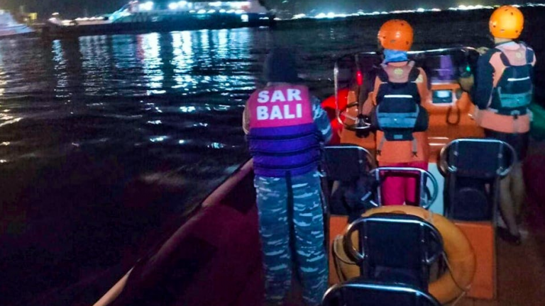 Ινδονησία: Τουλάχιστον τέσσερις νεκροί και 38 αγνοούμενοι σε ναυάγιο πλοίου κοντά στο Μπαλί