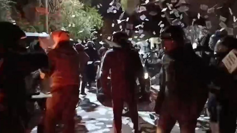 Όταν ο αντισημιτισμός ενώνει τα άκρα