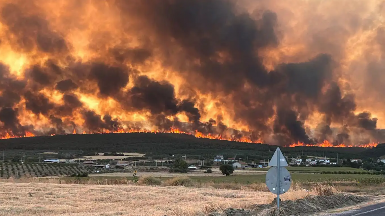 Πυρκαγιές στην Τουρκία: Εκτός ελέγχου νέα πύρινα μέτωπα σε Ραιδεστό και Τσανάκαλε