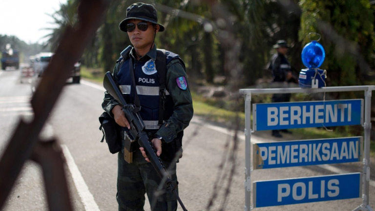 Μαλαισία: Δεκάδες συλλήψεις σε έφοδο της αστυνομίας σε γκέι πάρτι - Έγκλημα η ανδρική ομοφυλοφιλία στη χώρα
