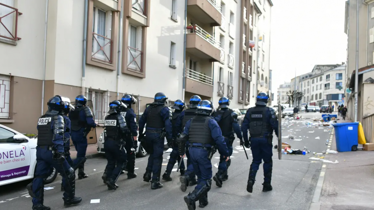Γαλλία: Επεισόδια στη Λιμόζ με επιθέσεις σε διερχόμενα αυτοκίνητα - 9 αστυνομικοί τραυματίστηκαν