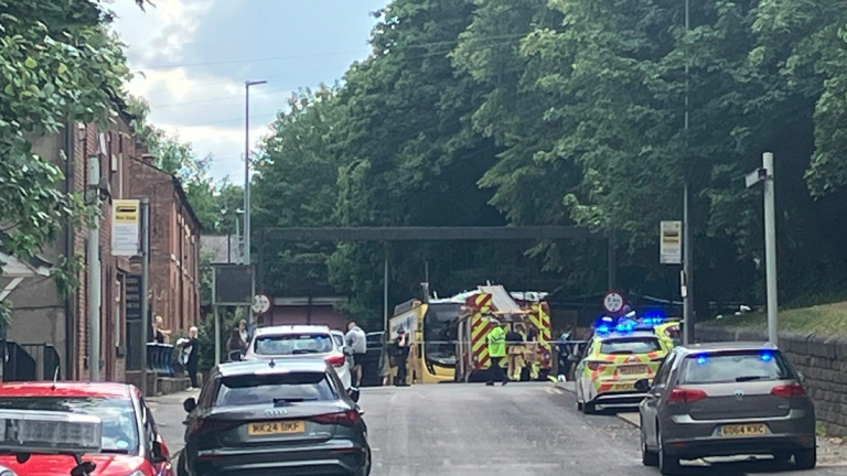 Μάντσεστερ: Λεωφορείο έπεσε σε γέφυρα - 15 τραυματίες