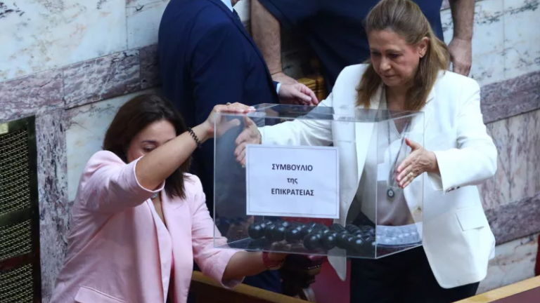 Κυβερνητικές πηγές για τη χθεσινή ψηφοφορία στη Βουλή: Η απαρτία για απόφαση προϋποθέτει την παρουσία 75 βουλευτών