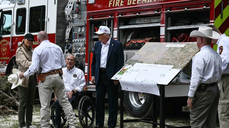 ΗΠΑ: Στο Τέξας ο Τραμπ μετά τις καταστροφικές πλημμύρες των 120 νεκρών