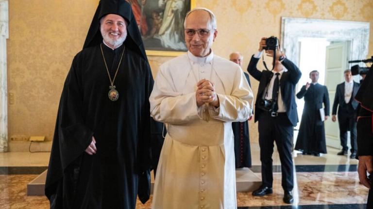 ελπιδοφορος και παπας