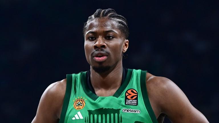 Τον ελληνικό του κορμό θέλει να ενισχύσει ο Ολυμπιακός και γι’ αυτό βρίσκεται πολύ κοντά στην ολοκλήρωση της απόκτησης του Κώστα Αντετοκούνμπο. Η υπόθεση βρίσκεται στην τελική ευθεία και όλα δείχνουν πως ο 27χρονος σέντερ θα φορέσει σύντομα την ερυθρόλευκη φανέλα.  Αυτό εξήγησαν στην εκπομπή BIG 4 οι Κωνσταντίνος Μελάγιες και Σπύρος Καβαλιεράτος, που συζήτησαν εκτενώς για τη θέση του σέντερ στον Ολυμπιακό.  Ο Αντετοκούνμπο έπαιξε για ενάμιση χρόνο στον Παναθηναϊκό και έκλεισε την περασμένη σεζόν στην ισπανι