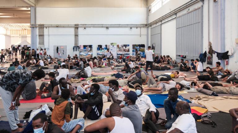 Μεταναστευτική κρίση: Αποσυμφόρηση με μεταφορά 800 ατόμων από την Κρήτη στην ενδοχώρα — Σύσκεψη για τα επόμενα βήματα