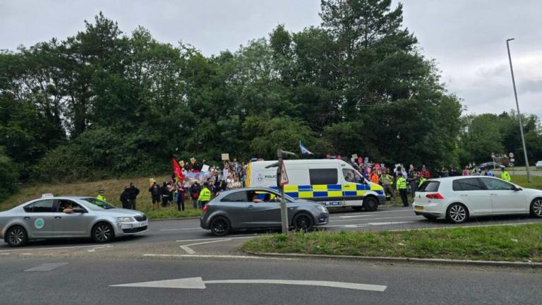 βρετανια αντιμεταναστες