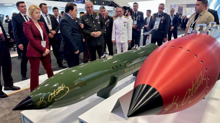 Η Τουρκία παρουσίασε διατρητική βόμβα και βαλλιστικούς υπερηχητικούς πυραύλους