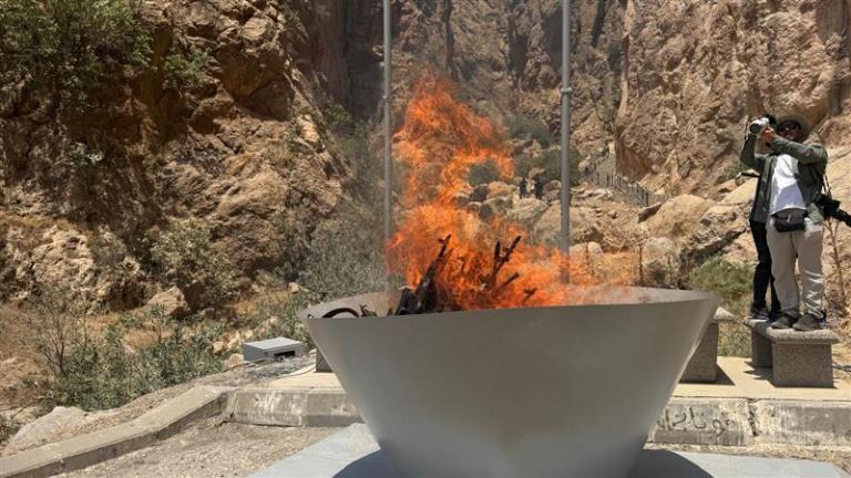 Τέλος εποχής για το Κουρδικό: Μαχητές του PKK καίνε τα όπλα τους (Βίντεο)