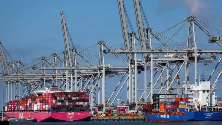 Financial Times: Σχέδια πολεμικής ετοιμότητας στο λιμάνι του Ρότερνταμ για πιθανή σύρραξη με τη Ρωσία