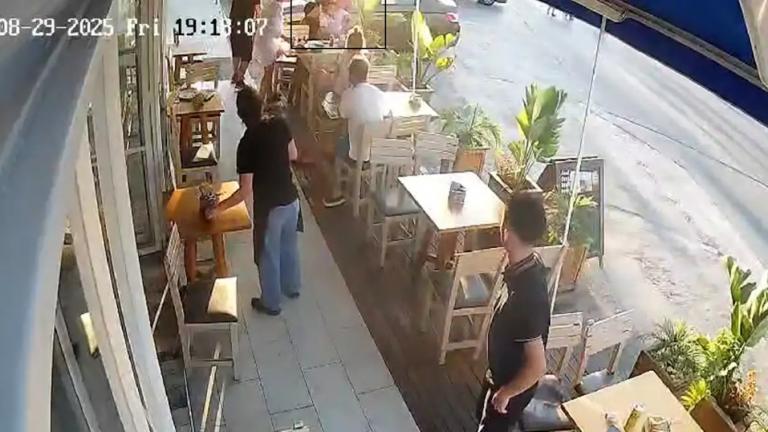 χανια σερβιτόρος σώζει πελάτισσα από πνιγμό 