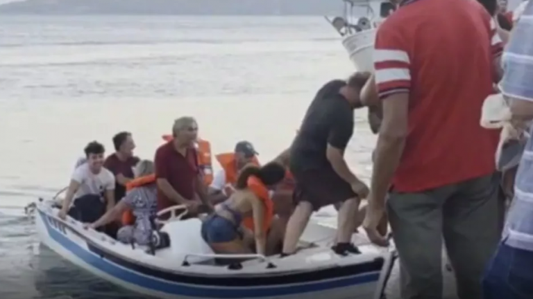 Νέα Στύρα: Ολοκληρώθηκε με ασφάλεια η μετεπιβίβαση των επιβατών του ferryboat που προσάραξε σε βραχονησίδα