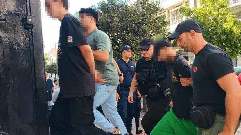 Πάτρα: Στον εισαγγελέα οι τρεις συλληφθέντες για τις πυρκαγιές στη δυτική Αχαΐα