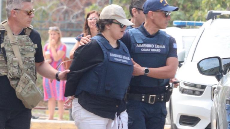 Νεκρό κοριτσάκι στο Π. Φάληρο: Απολογείται στον ανακριτή αυτή την ώρα η μητέρα – Αρνείται τα περί κακοποίησης, εμμένει στο σενάριο ατυχήματος