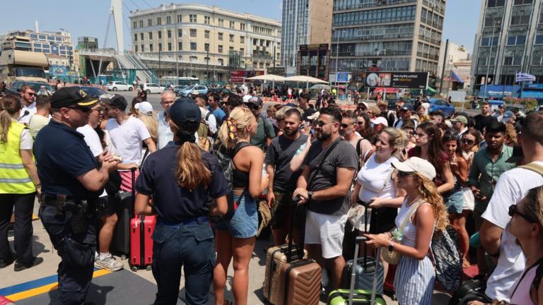 Πλοία: Εκτελούνται κάποια δρομολόγια από τον Πειραιά - Τι θα γίνει με τις αναχωρήσεις από Ραφήνα και Λαύριο