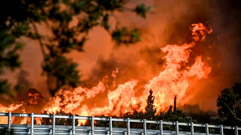 Σε πύρινο κλοιό η χώρα: Φωτιές σε Αχαΐα, Χίο, Ζάκυνθο και δεκάδες μέτωπα σε όλη τη χώρα - Τεράστια κινητοποίηση της Πυροσβεστικής
