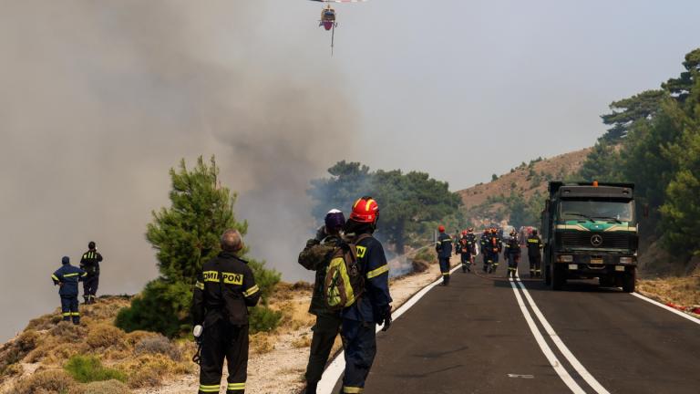 Πυρκαγιές: Μάχη με συνεχείς αναζωπυρώσεις σε Αχαΐα, Πρέβεζα, Χίο, Ζάκυνθο και Κεφαλονιά – Αλλεπάλληλα 112 για εκκενώσεις περιοχών