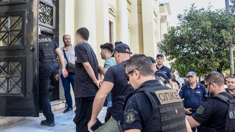 Πάτρα: Προθεσμία για να απολογηθούν την Κυριακή πήραν δύο από τους συλληφθέντες για τις πυρκαγιές 