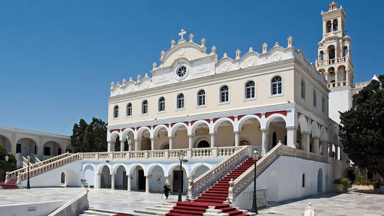 Κοίμηση της Θεοτόκου: Η καρδιά της Ορθοδοξίας χτυπά στην Τήνο