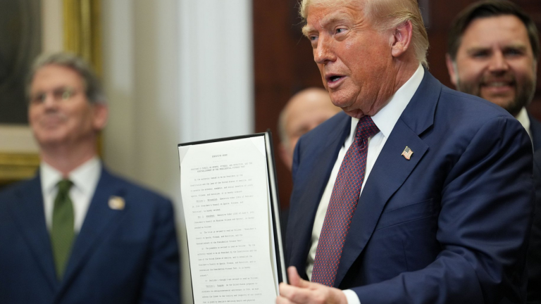 Τι σημαίνουν για τα ελληνικά προϊόντα οι δασμοί Τραμπ — Ελιές, φέτα, κρασί και λάδι στο επίκεντρο