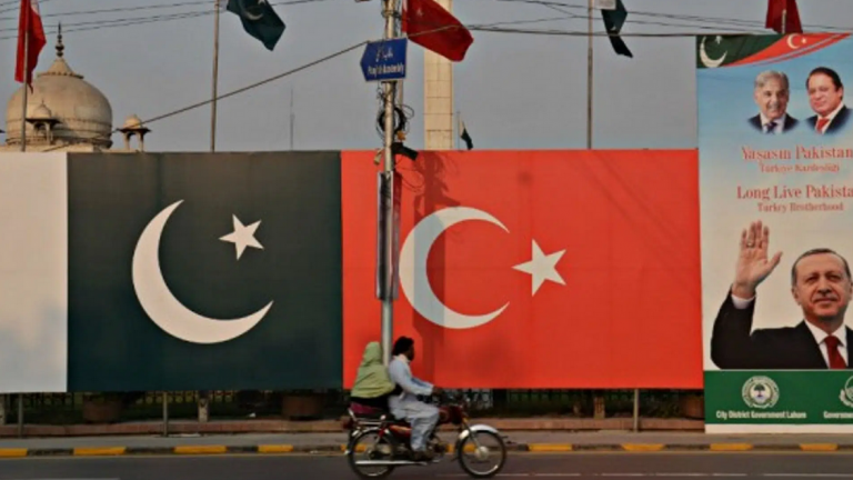 Νέος άξονας στην Ανατολική Μεσόγειο: Τουρκία – Πακιστάν – Λιβύη απειλούν τα ελληνικά συμφέροντα