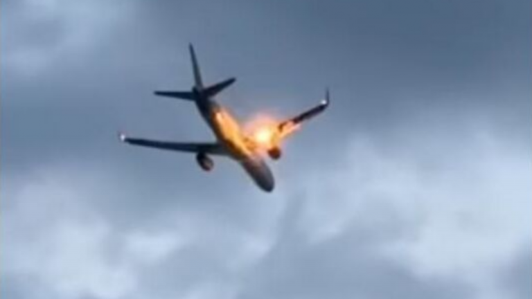 Φωτιά σε κινητήρα αεροσκάφους που απογειώθηκε από την Κέρκυρα – Προσγειώθηκε με ασφάλεια στο Μπρίντιζι