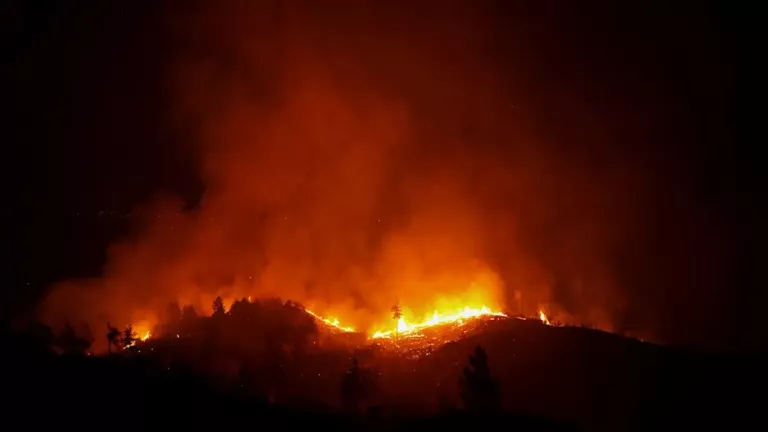 Πυρκαγιές στην Τουρκία: Εκκενώθηκαν 7 χωριά στην επαρχία Τσανάκκαλε